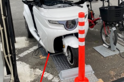 ワイヤレス充電搭載電動トゥクトゥク