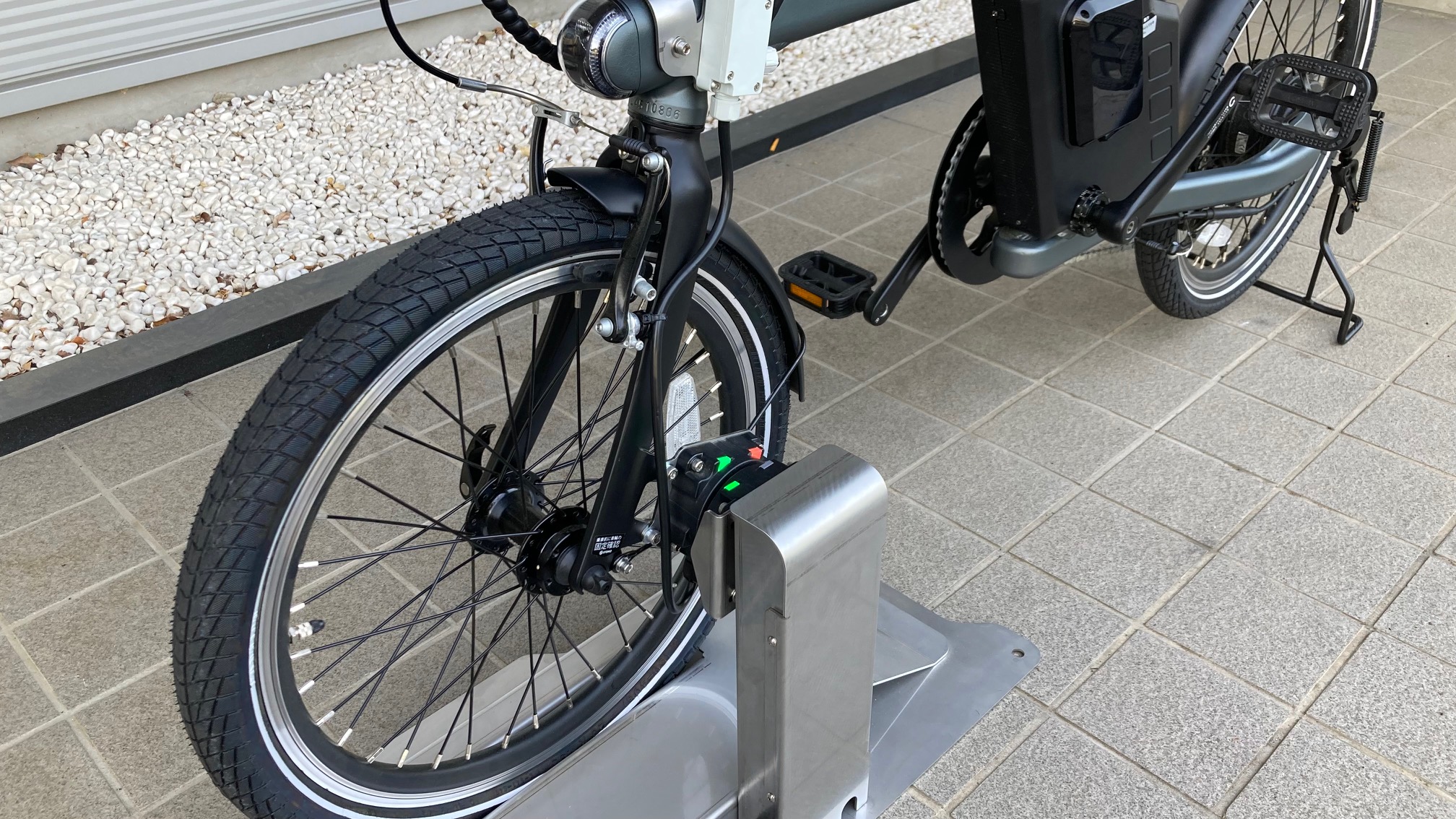 ワイヤレスチャージ機能を標準搭載した電動アシスト自転車パッケージ